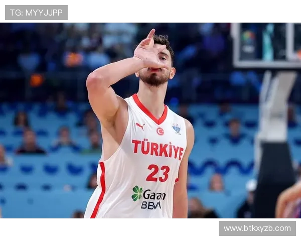 火箭队中锋战力比拼与战术作用分析