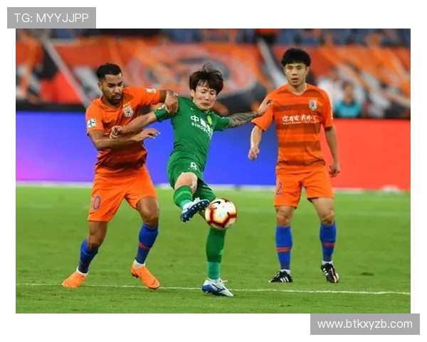 鲁能球迷文化观察:中超主场万人合唱燃情瞬间 鲁能球迷文化观察:中超主场万人合唱燃情瞬间